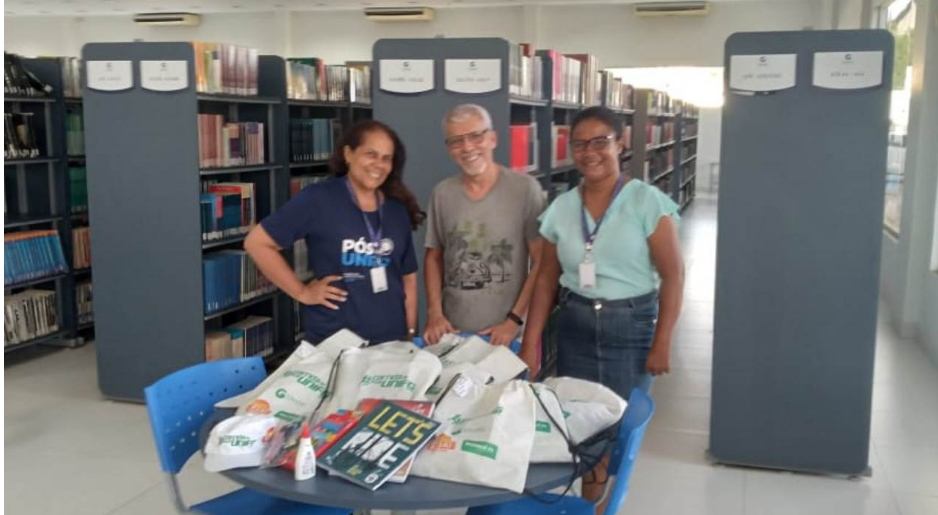 Biblioteca da UniFG doa mais de 50 kits escolares ao Lar das Crianças em Guanambi